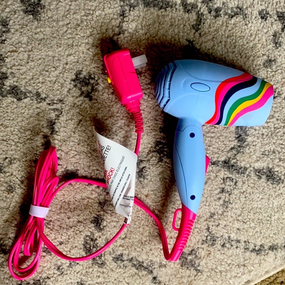 Packed party on the go travel hair dryer - Picture 3 of 6